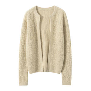 Suéter de punto clásico casual cálido de lana de Mongolia con cuello redondo coreano, logo frontal largo y diseño trenzado, ideal para invierno. - Product Image 2