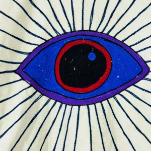 Chaqueta Suzani de Terciopelo Crema con Bordado de Ojos – Abrigo Bohemio Hecho a Mano para Festivales, Prenda Exterior Artística y Distintiva - Product Image 5