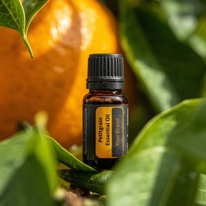 Huile Essentielle de Petitgrain 100% Pure et Huile d'Arbre à Thé Certifiées GMP, Fourniture en Gros à Bas Coût pour l'Industrie Cosmétique, Nourrissante et Éclaircissante (ODM/OEM) - Product Image 2