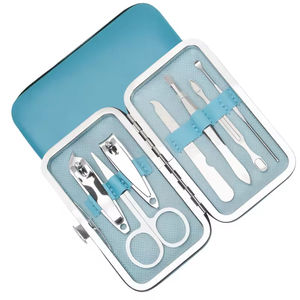 Kit d'outils de manucure et pédicure professionnels de luxe en acier inoxydable 8 en 1 avec poignées confortables antidérapantes, durables et portables - Product Image 1