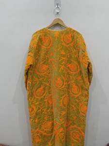 เสื้อแจ็คเก็ตกำมะหยี่ปักลายดอกไม้สำหรับผู้หญิง ผ้าฝ้าย 100%  แบบสองด้าน คอวี แขนยาว เสื้อคลุมฤดูหนาว ดีไซน์หรูหรา - Product Image 2