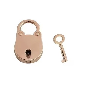 Candado Metálico de Alta Resistencia con Grillete Reforzado para Seguridad de Puertas, Portones y Contenedores - Product Image 6