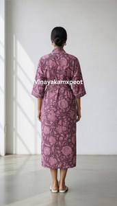 Robe Kimono en Coton Imprimé Floral Mauve 100% Coton, Peignoir Long Élégant avec Ceinture, Léger, Écologique et Respirant, Longueur Midi - Product Image 3