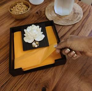 Servilletero de Madera MDF con Solapa Ponderada, Diseño Moderno y Elegante, Ecológico y Duradero para Mesa de Comedor - Product Image 3