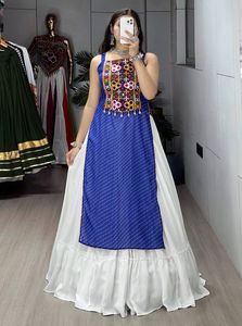 Vente en gros de tenues ethniques pour femmes, ensemble Lehenga et Kurti, travail au miroir, Gota Patti, vêtements traditionnels indiens, export - Product Image 1