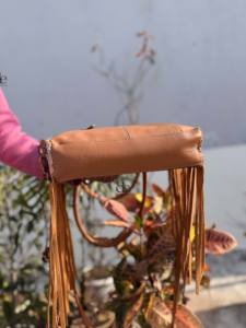 Sac fourre-tout en cuir de vachette véritable style western, sculpté à la main, avec franges, nouveau sac à bandoulière de créateur très tendance pour femmes - Product Image 3