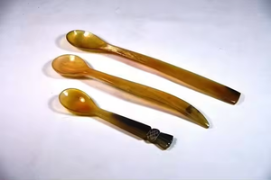 Cuillères et fourchettes en corne de buffle polies à la main, écologiques, pour ensembles de couverts en corne traditionnels personnalisables pour la maison et les mariages - Product Image 2