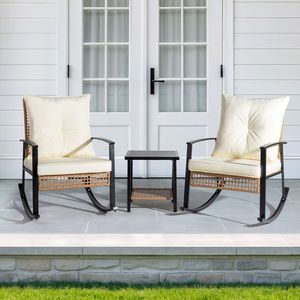 Set di Tre Pezzi per Uso Ospedaliero: 1 Tavolino Laterale in Rattan Giallo Chiaro con Cuscino Bianco e 2 Sedie a Dondolo con Schienale Intrecciato - Product Image 2