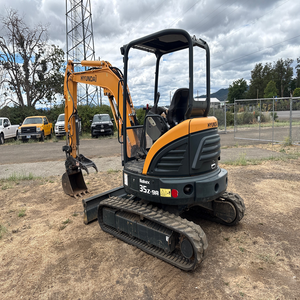 Mini-excavatrice sur chenilles polyvalente R35Z-9A, modèle 2021, pour l'aménagement paysager, les travaux publics et le développement de terrains - Product Image 1
