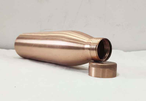 Bouteille d'eau en métal personnalisée de haute qualité, écologique, au design unique, avec couvercle anti-fuite, grande capacité, pour la maison et le yoga. - Product Image 3