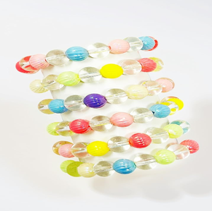 Lot de bracelets élastiques en perles acryliques translucides, transparentes et colorées, à prix de gros. - Product Image 1