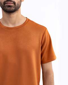 เสื้อยืดแขนสั้นผู้ชายสำหรับงานทางการ ขายส่งออนไลน์ คุณภาพสูง ผลิตจากผ้าโพลีเอสเตอร์ผสมสแปนเด็กซ์ เป็นมิตรต่อสิ่งแวดล้อม ยืดหยุ่นสูง - Product Image 2