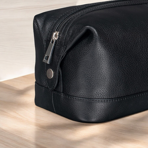 Neceser de Cuero Negro Brillante con Cierre de Cremallera, Estilo Portátil para Cosméticos, para Hombres y Mujeres - Product Image 6