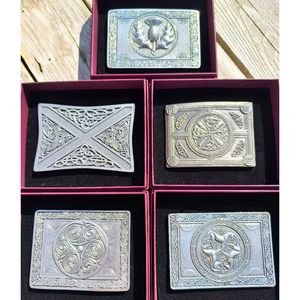 La hebilla del cinturón celta Saltire está hecha de peltre sin plomo y fabricada en Escocia. - Product Image 6