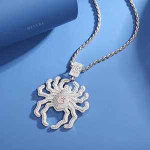 Pendentif Araignée en Moissanite – Pièce Maîtresse Entièrement Sertie – Pendentif Toile d'Araignée de Luxe – Pierres Serties à la Main en Argent Sterling 925 - Product Image 6