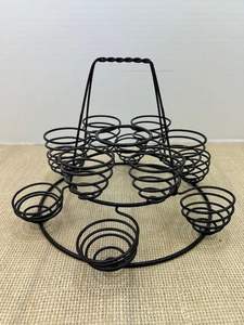 Soporte para huevos de hierro de diseño compacto para un almacenamiento organizado en el refrigerador, maximizando el espacio y manteniendo los huevos seguros - Product Image 3