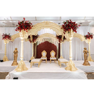 Elegante Mandap de Diseño Mayur para Bodas Gujarati, Escenario de Madera Personalizado con Temática de Castillo Grande, Tradicional, Moderno y Ligero - Product Image 1