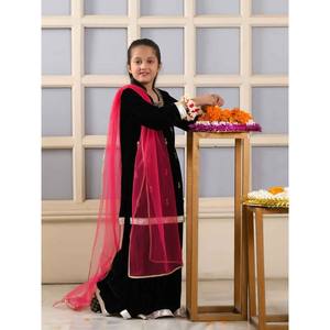 NUEVA LLEGADA VISCOSA TERCIOPELO BORDADO SECUENCIA TRABAJO NIÑO TOP PALAZZO CON DUPATTA NEGRO - Product Image 1