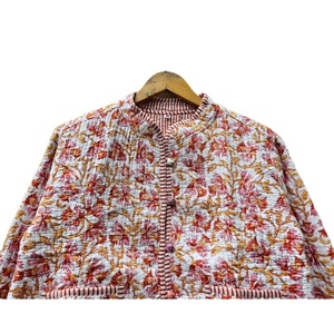Veste réversible matelassée en coton imprimé à la main, motif floral, col en V, coupe classique, pour femmes et jeunes filles, idéale pour les fêtes, style vintage - Product Image 4