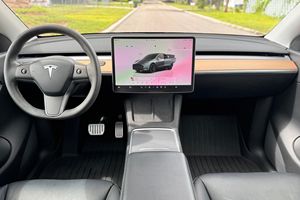 รถยนต์มือสอง Tesla Model Y Performance SUV ปี 2022 พร้อมส่งทั่วโลก - Product Image 2