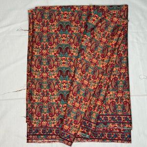 Tela Crepé Premium con Estampado Floral Paisley para Camisas, Ropa de Dormir, Ropa de Casa, Faldas, Vestidos de Una Pieza, Ropa para Niños y Bolsos - Product Image 3