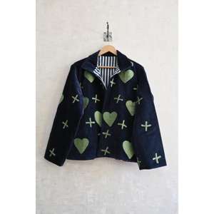 Chaqueta Varsity de Terciopelo con Bordado Suzani Vintage de SR Exports, Chaqueta Boho Floral Reversible, Abrigo Étnico Hecho a Mano para Mujer, Otoño/Invierno - Product Image 1