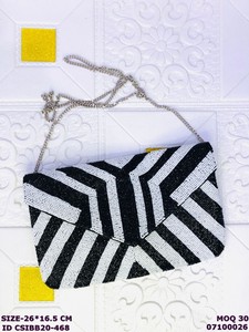 Pochette à perles faite à la main avec chaîne |   Pochette de soirée élégante pour femmes - Product Image 5