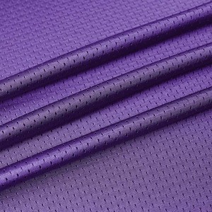 Camiseta de fútbol de malla de manga corta con cuello en V para hombre, color morado, que absorbe la humedad, ajuste regular, para todas las estaciones - Product Image 4