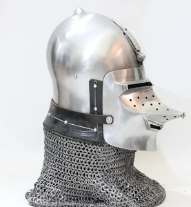 Casque conique en acier orné d'un pointeau, doté d'un protège-nez/protège-front en laiton avec découpes décoratives et d'un long aventail en maille. - Product Image 2