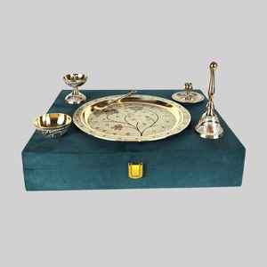 ชุดถาดบูชาทองเหลืองสุดหรู พร้อมลวดลายดอกไม้แบบมีนาคารี งานฝีมือประณีต บรรจุในกล่องของขวัญสำหรับเทศกาลดีวาลีและงานแต่งงาน - Product Image 6