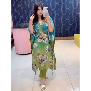 Caftán de Seda Chinon con Estampado Digital, Bordado y Trabajo de Espejo, con Parte Inferior Verde Loro, en Tendencia - Product Image 1