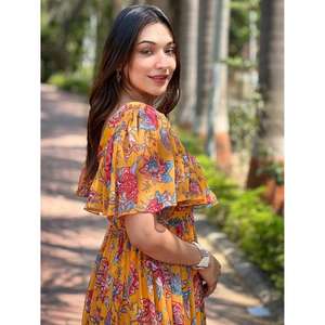 Vestido Largo Maxi Estampado Floral Amarillo para Mujer, Cuello en V, Manga Corta, Corte Evase - Product Image 4