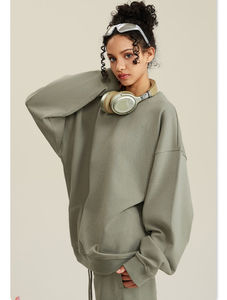 Ensemble de survêtement décontracté pour femmes en tricot uni avec pantalon court au-dessus du genou et sweat-shirt à col rond - 100% coton respirant - Product Image 3