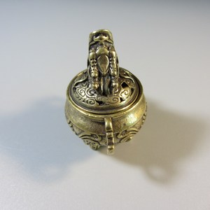 Brûleur d'encens Bakhoor de luxe pour rituels religieux à domicile, conçu pour les espaces de vie haut de gamme, construction métallique durable - Product Image 1