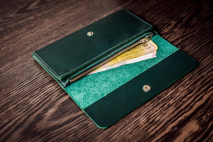 Cartera Triple de Cuero Genuino Verde MAKUM INTERNATIONAL con Cierre de Botón a Presión y Capacidad Personalizable - Product Image 5