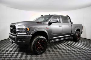 RA-AM 35-00 La-ra-mie Crew Cab 4WD 2022 Usada en Buen Estado - Product Image 1