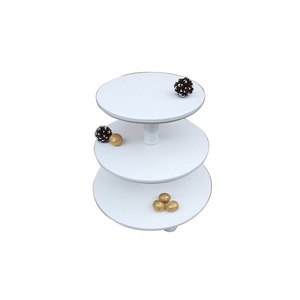 Soporte para pasteles de metal con revestimiento negro apto para alimentos, con base estable para celebraciones de cumpleaños y servir postres en fiestas. - Product Image 6