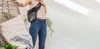 Sac banane tendance en cuir véritable à 100 %, style vintage, motif lettres, fermeture éclair, imperméable, en promotion à prix abordable