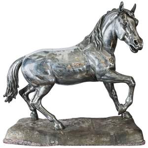 Sculpture de cheval en aluminium massif pour les grands intérieurs de maisons, avec une finition métallique riche et une forme artistique aux détails raffinés - Product Image 2