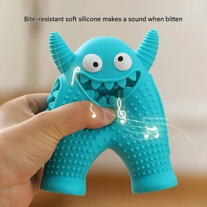 Juguete de Silicona para Perros con Diseño de Monstruo, Juguete Masticable para Limpiar los Dientes y Aliviar las Molestias de la Dentición - Product Image 3