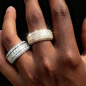 Anillo de Plata 925 con Moissanita Brillante y Engaste Pavé, Estilo Hip Hop, Pieza de Lujo con Brillo Intenso, Regalo de Moda Perfecto para Hombres y Mujeres - Product Image 1