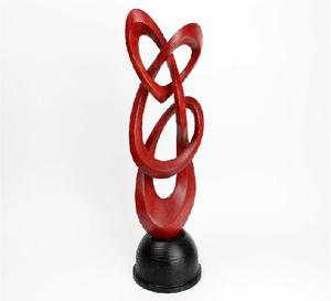 Escultura de madera natural de alta calidad, elegante y artesanal, con temática abstracta de amor, para San Valentín y aniversarios. - Product Image 6