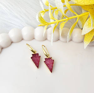 ต่างหูห้อยประดับด้วยหินอาเกตสีแดงธรรมชาติ ชุบทอง 18k รูปทรงหัวลูกศร ต่างหูแบบเกี่ยวห้อย  งานจิวเวลรี่สั่งทำพิเศษสำหรับสาวๆ - Product Image 6