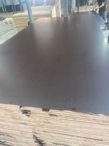 ไม้อัดฟิล์มเคลือบ WBP ขนาด 1220*2440 มม. หนา 18 มม. สำหรับงานแบบหล่อคอนกรีต ราคาดี ตะวันออกกลาง/ยูเออี - Product Image 3