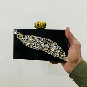 Pochette en résine Bold Beauty avec fermeture magnétique, design avant-gardiste orné d'un logo floral moderne en diamant - Product Image 3