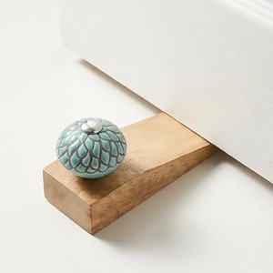 Butée de porte artisanale en bois recyclé avec bouton en céramique - Vente en gros - Product Image 1