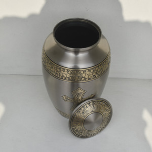 Urnes funéraires en laiton de style américain en gros, 10 pouces, capacité de 200/220 pouces cubes, gravure personnalisée, options multicolores - Product Image 3