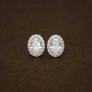 Boucles d'oreilles halo de luxe en or 14 carats plaqué rhodium, diamant de laboratoire ovale 3 carats, certifié IGI, design élégant pour tous les jours et les soirées - Product Image 1
