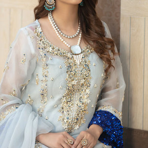 Ensemble de vêtements pour femmes en tissu lawn brodé de qualité supérieure avec dupatta, élégant et luxueux - Product Image 4