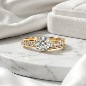 Bague solitaire avec diamant rond de 1,00 carat - Product Image 1